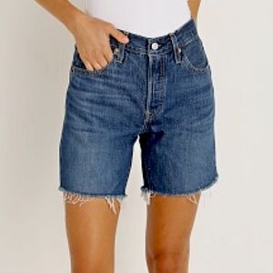 NWOT Levi’s 501 Mid Thigh Shorts